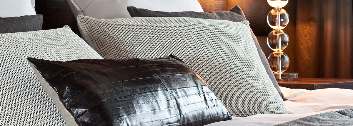 Cushion Webster Whitein setting Nina