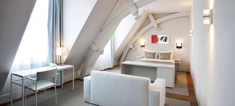 Hotel Arena Amsterdam MrsMe bedspread and cushions