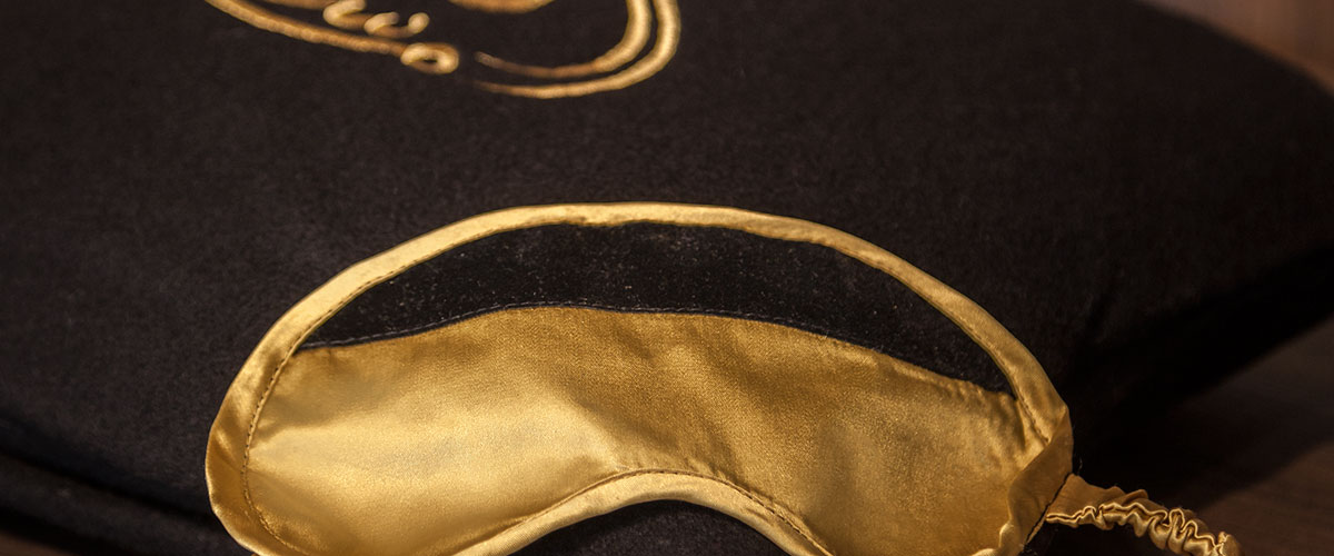 MrsMe custom made oogmasker en kussen