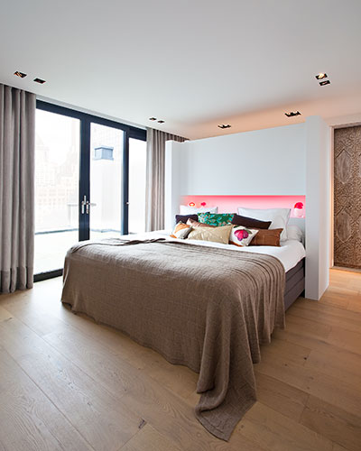 Bed room with plaid knitted mohair Croco 