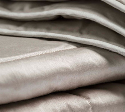 Bedsprei Supreme Sand tweezijdig 3 meter lang detailfoto