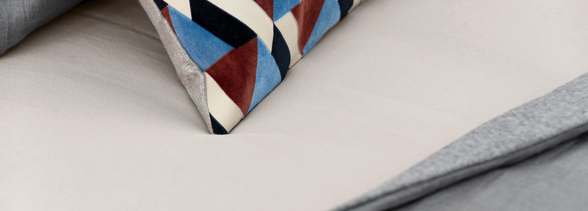 MrsMe Solo Pillow Stilo Stone detail