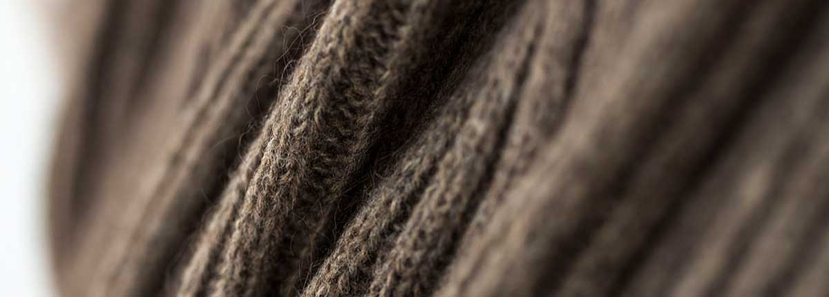 Knitted Mohair Rib deken detail
