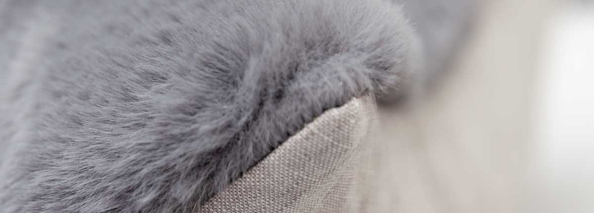 Sierkussen Caprice Softgrey Detail