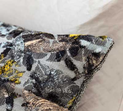 Sierkussen BumbleTiger Multiblack print velours