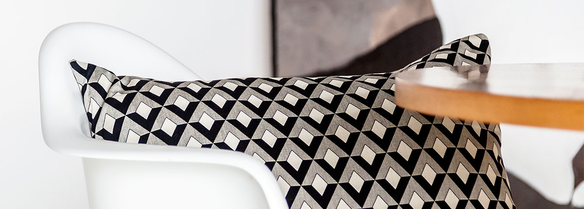 Cushion View Jaquard Op-art