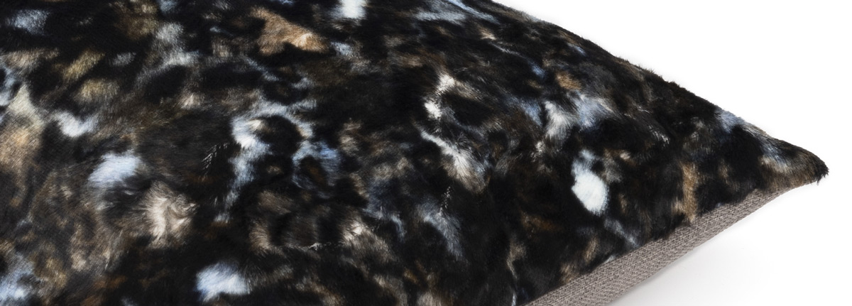 Cushion Savage Black Lightblue 