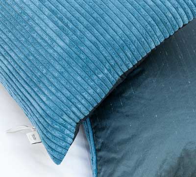 Mrs.Me Cushion Level petrol ribbed velours