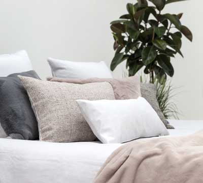 Cushion Pure Chalkwhite setting Veranda