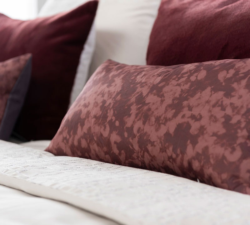 Cushion Foliage Burgundy