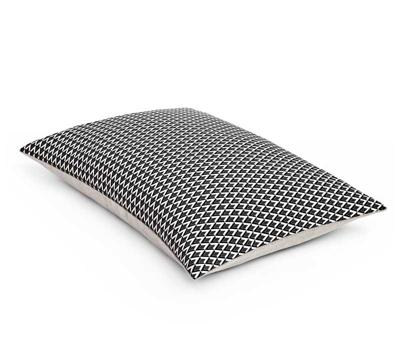 Cushion Spike OffwhiteBlack