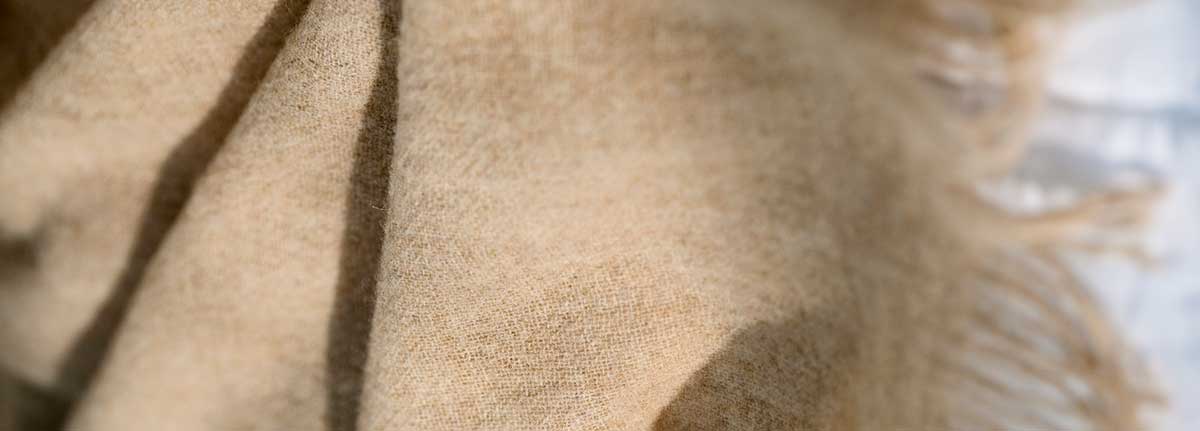 Throw Fly Almond Melee detail